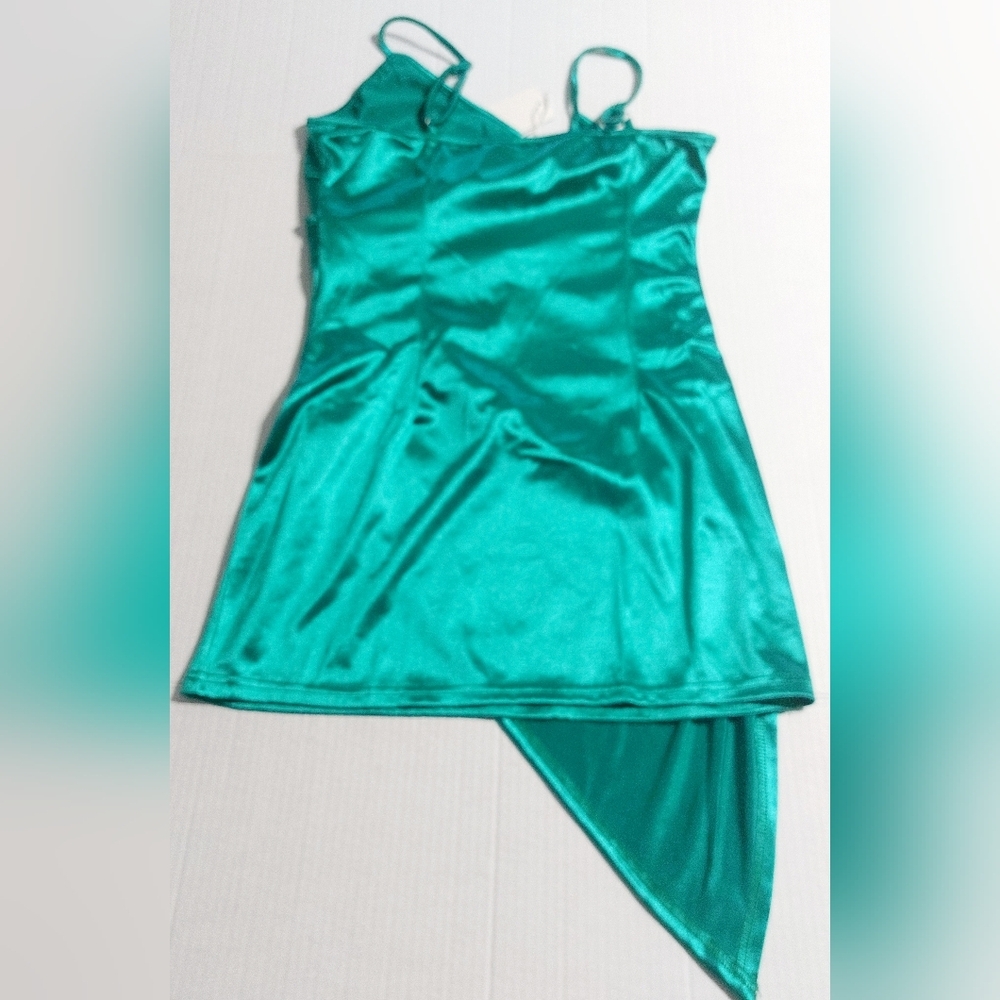 Emerald Green Satin Asymmetrical Mini Dress Ruched Side V Neck NWT Size Small - Picture 4 of 9